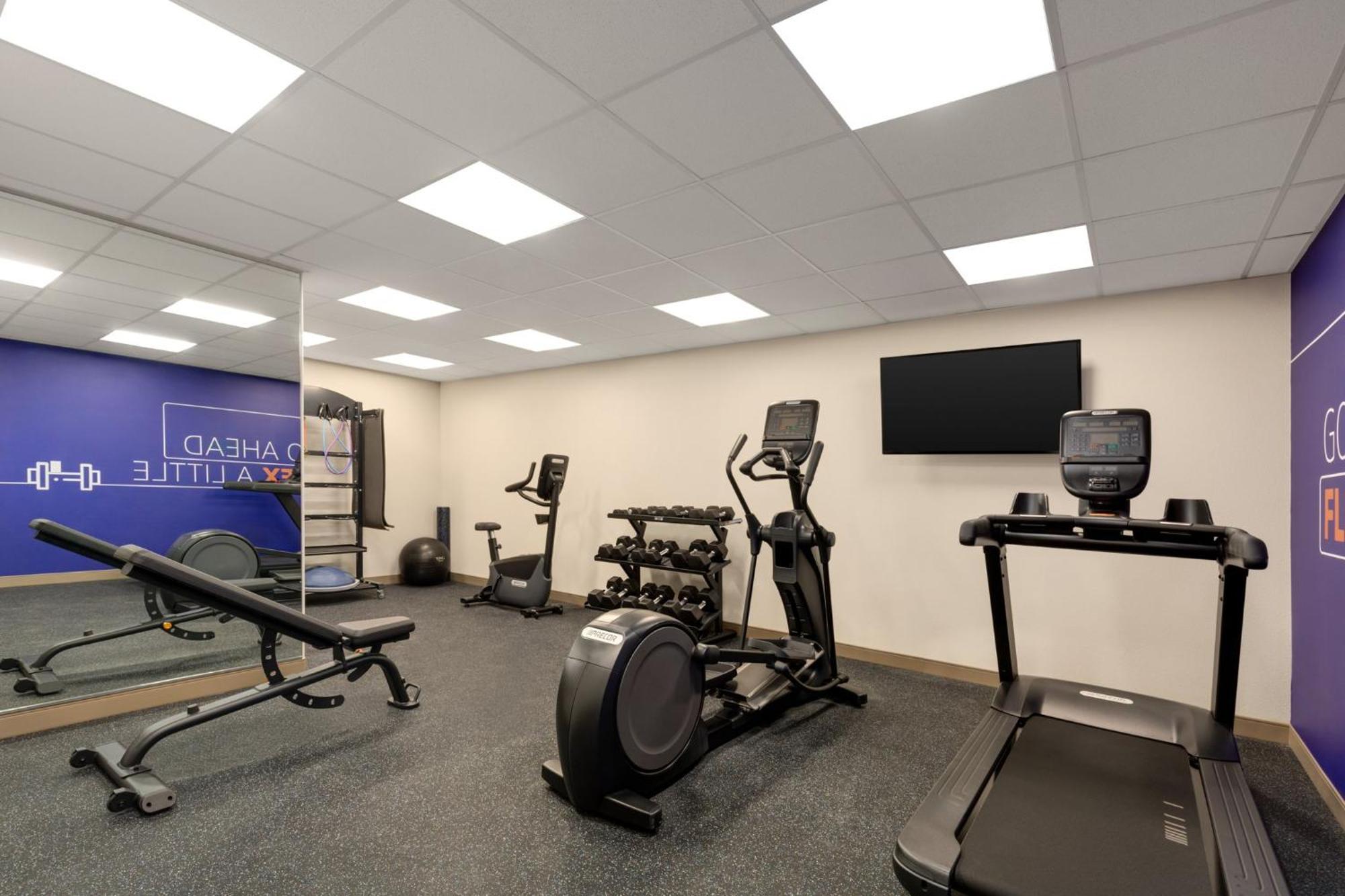 Holiday Inn Express & Suites Hayward - Castro Valley By Ihg Екстериор снимка