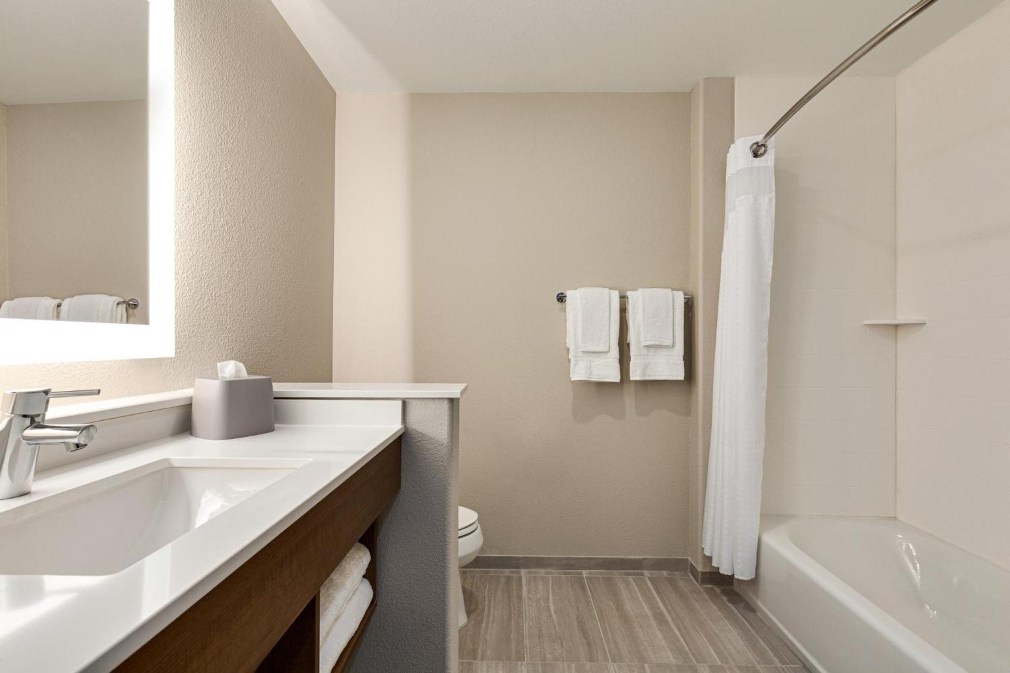 Holiday Inn Express & Suites Hayward - Castro Valley By Ihg Екстериор снимка