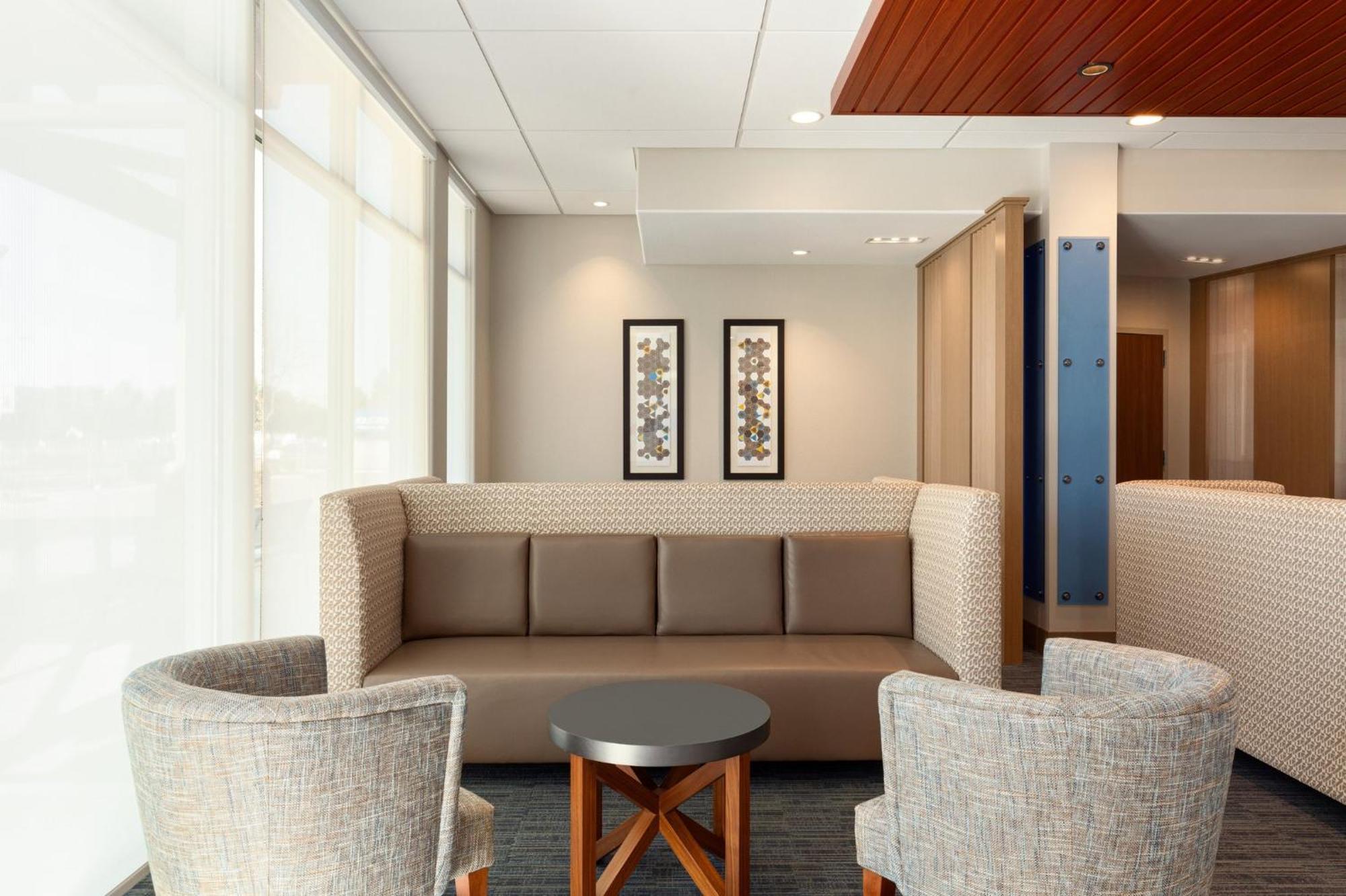 Holiday Inn Express & Suites Hayward - Castro Valley By Ihg Екстериор снимка