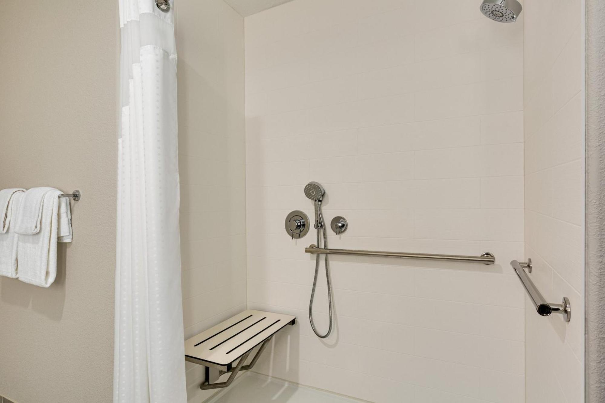Holiday Inn Express & Suites Hayward - Castro Valley By Ihg Екстериор снимка