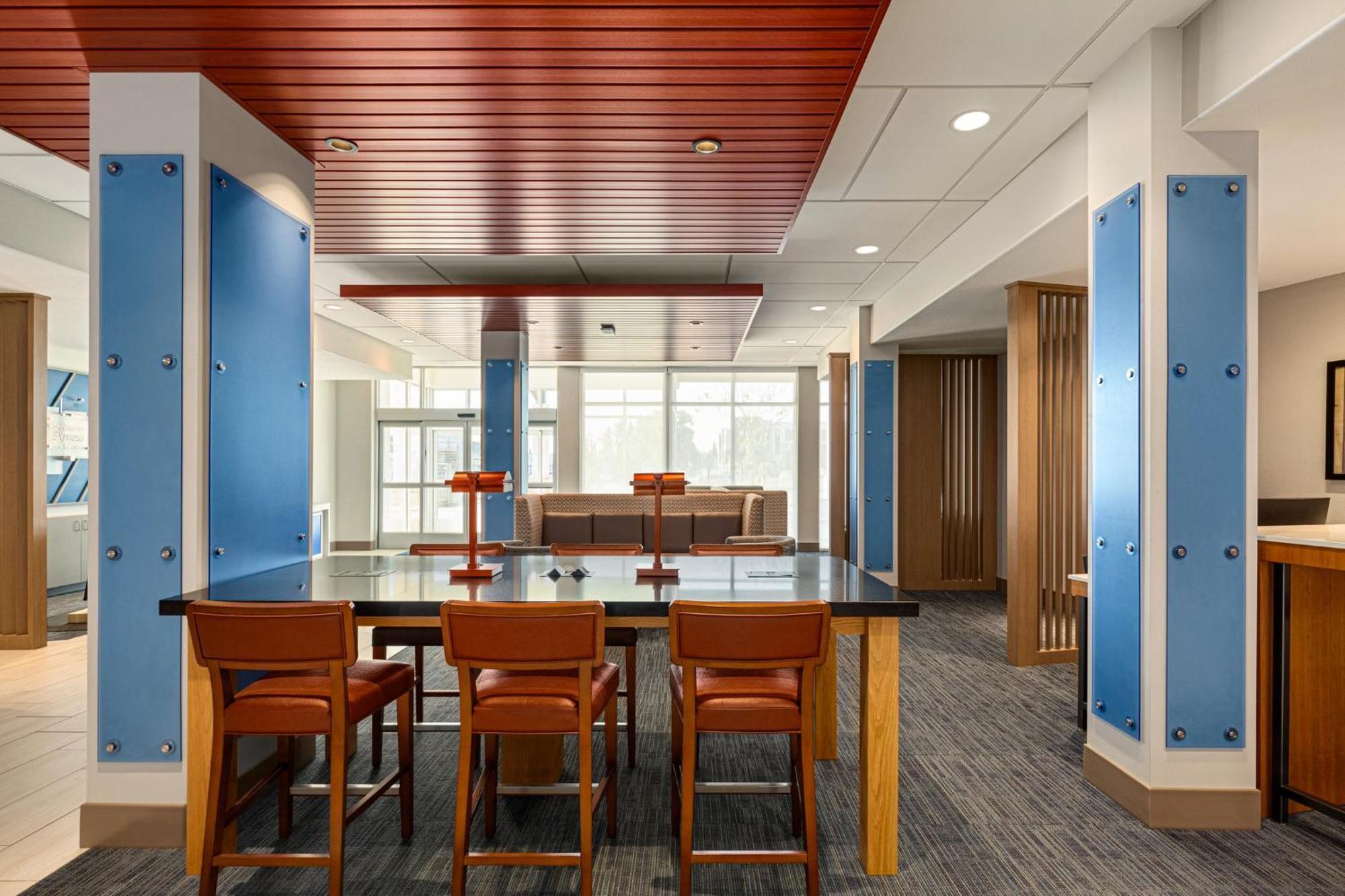 Holiday Inn Express & Suites Hayward - Castro Valley By Ihg Екстериор снимка